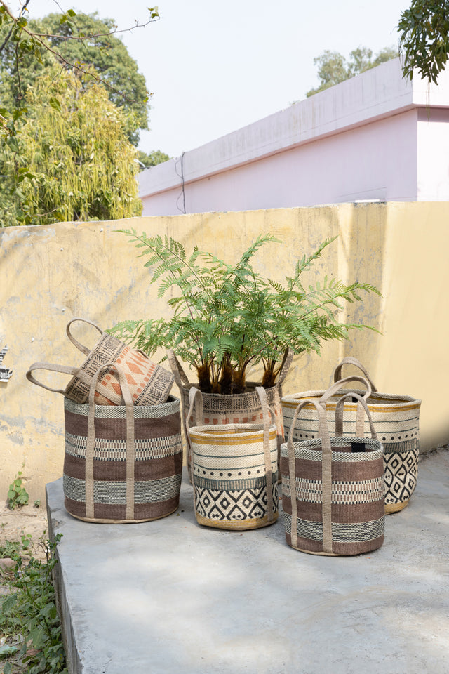 Toccara Brown jute round basket lines pattern